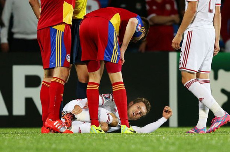 Ramsey Cedera, Wenger Turut Kecam Lapangan Andorra