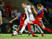 Ramsey Tobat Merumput di Lapangan Sintetis
