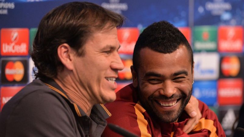 Ashley Cole Sebut Manchester City Dalam Tekanan