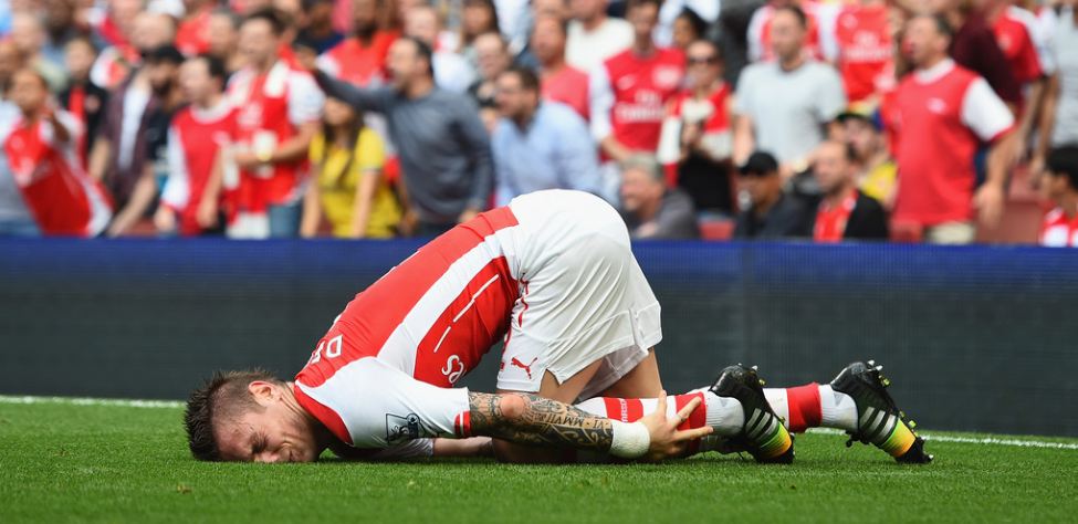 Wenger Khawatirkan Kondisi Debuchy
