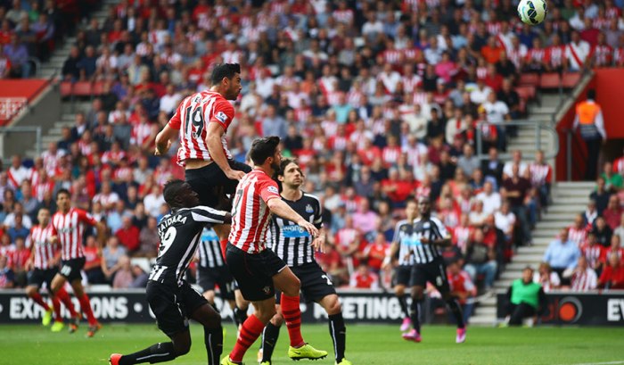 Pelle Dua Gol, Southampton Bantai Newcastle