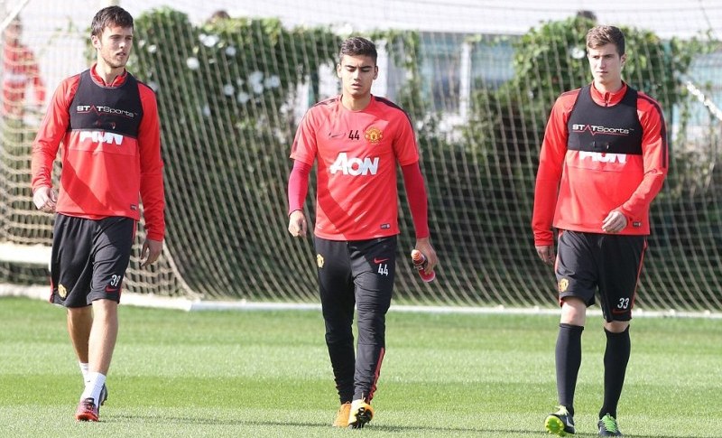 Krisis Pemain Belakang, Van Gaal Panggil Dua Penggawa U-21