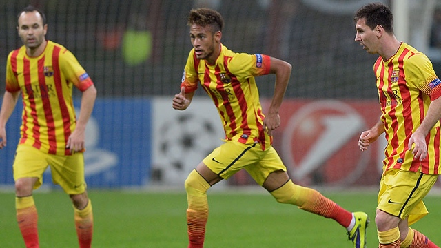 Barcelona Kenakan Jersey Senyera di Camp Nou