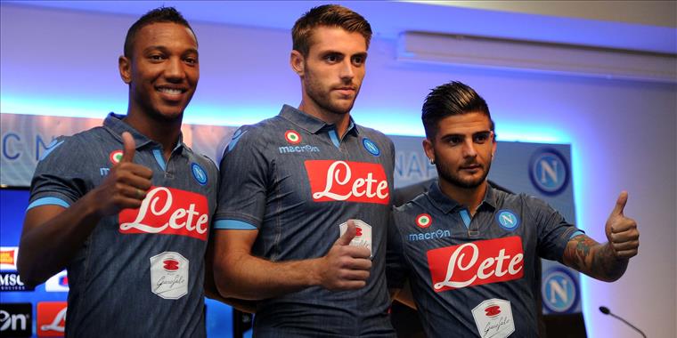 Napoli Kembali Luncurkan Jersey Unik  
