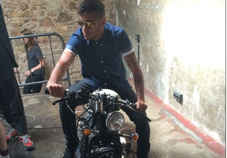 Macho, Neymar Naik Motor Gede