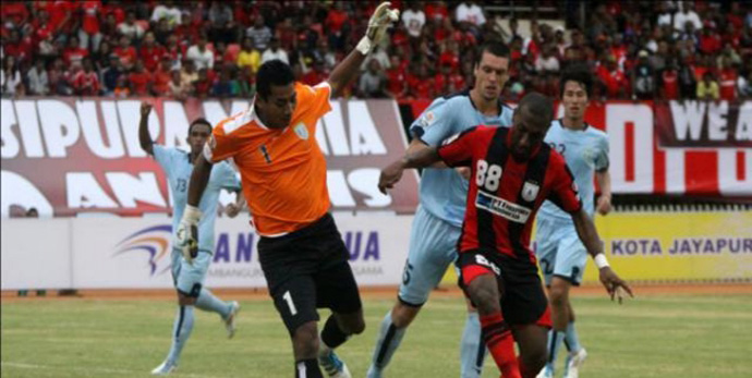 Persela Bungkam Persipura 2-0 di Surajaya