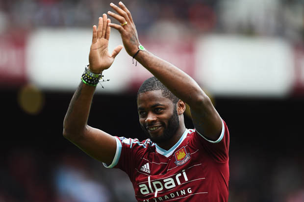 Alex Song Bangga Jadi Kapten West Ham United