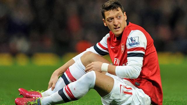 Wenger: Desember, Oezil Sudah Kembali Merumput