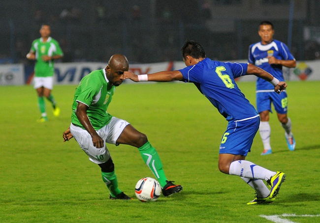 Karena Gol Bunuh Diri, Persebaya Imbangi Persib 1-1<!--idunk-->Babak 8 Besar ISL 2014