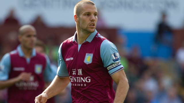 Aston Villa Tidak Keberatan Lepas Ron Vlaar ke MU