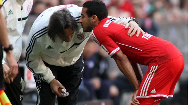 Cedera, Thiago Alcantara Kembali Naik Meja Operasi