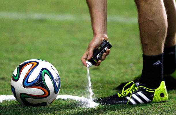 Bundesliga Akan Gunakan Vanishing Spray Sabtu Nanti