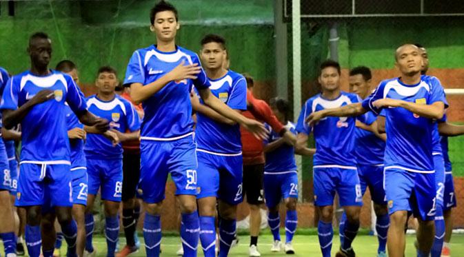  Persib Bandung Masih Incar Striker Asing